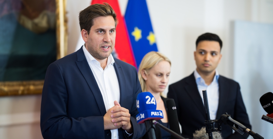 Foto Staatssekretär Alexander Pröll Staatssekretärin Michaela Schmidt NEOS Klubobmann Yannick Shetty 