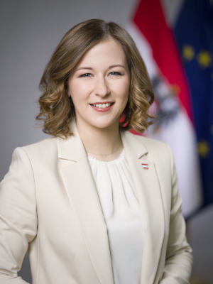 Portrait Claudia Plakolm